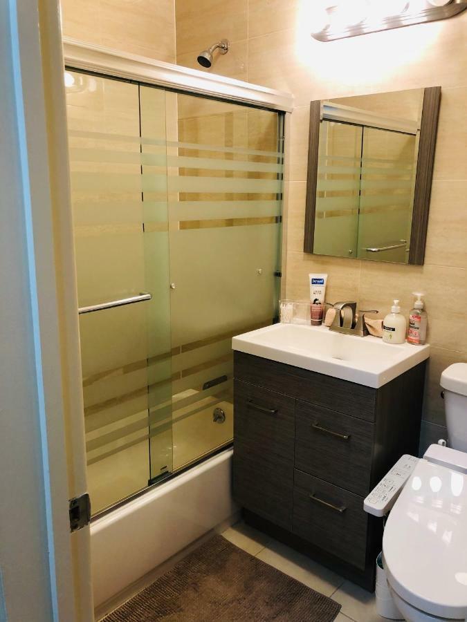 Modern 2 Bedroom Nyc Apartment *