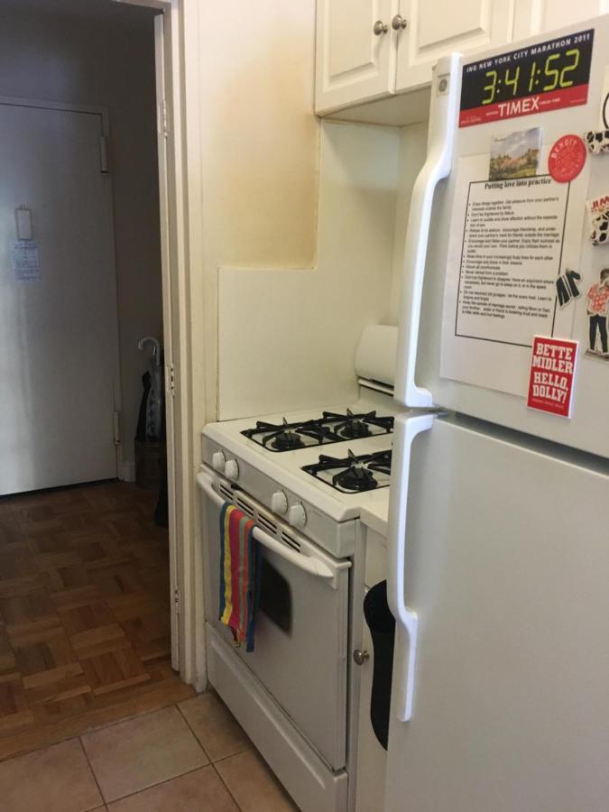 Upscale, Large, High-ceilings, Mid-town Doorman Nyc Centrally Located Apartment *