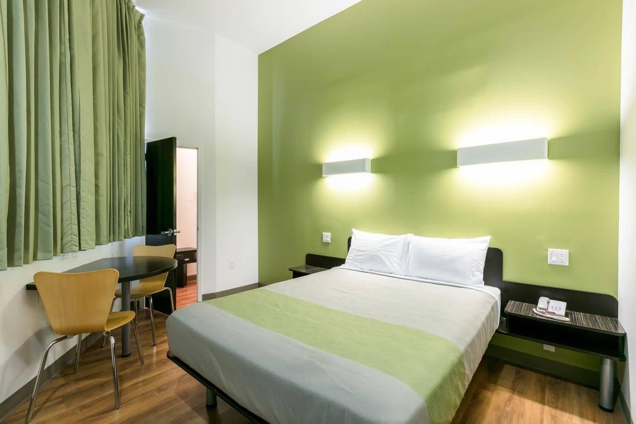 Hotel Feather Factory 2*