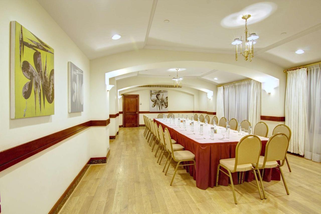 Hotel Roger Smith By Suiteness 3*