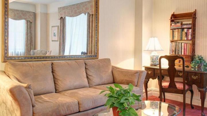 Hotel Roger Smith By Suiteness 3*