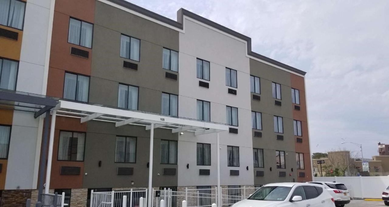 Western Far Rockaway/jfk Airport Area 3*
