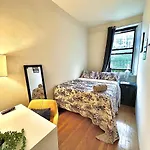 Room For Rent In Upper East Side