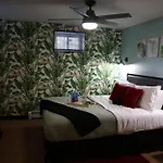 Tropical Oasis-Private Studio-Near Jfk