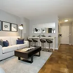 Modern Studio Apartment - Midtown East L