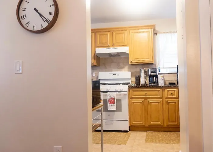 Chic Modern 2 Bed Apt Close To Jfk