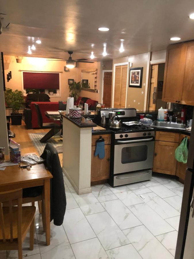 Homestay Brooklyn Blue House New York