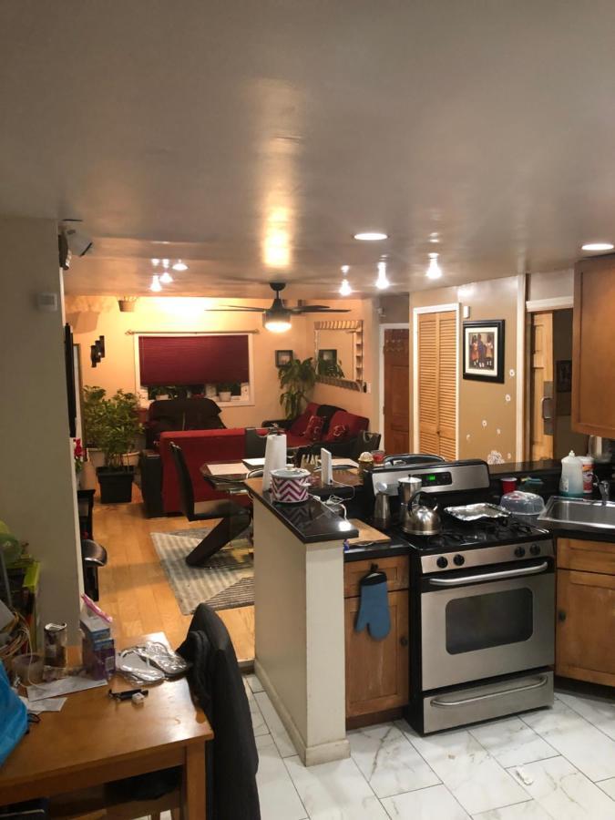 Homestay Brooklyn Blue House New York