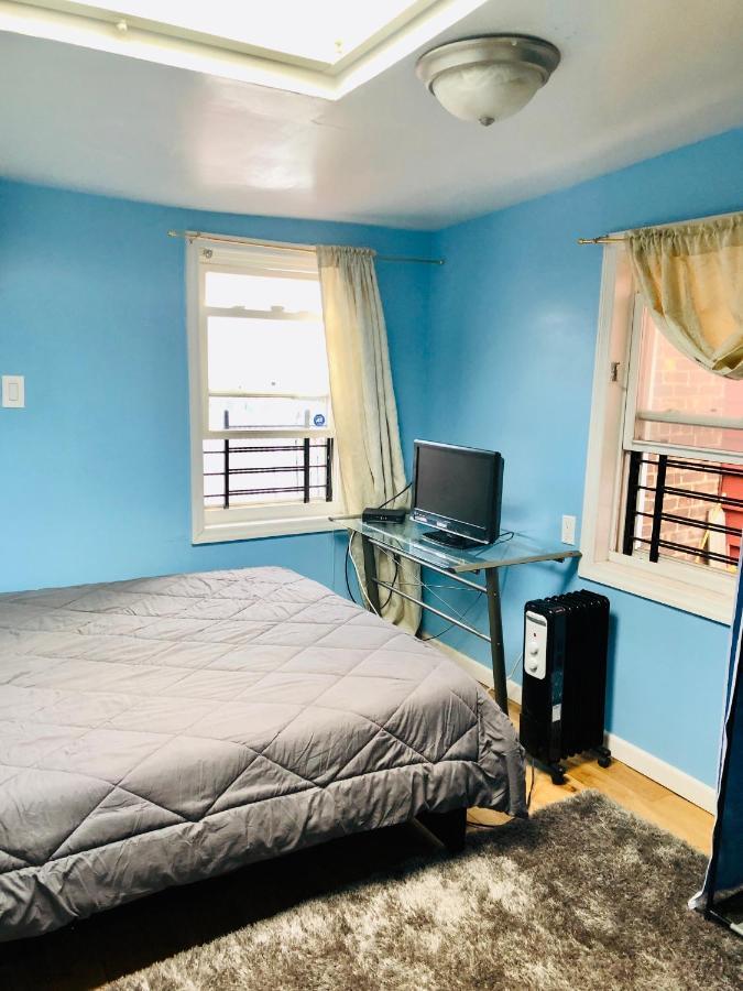 Homestay Brooklyn Blue House *