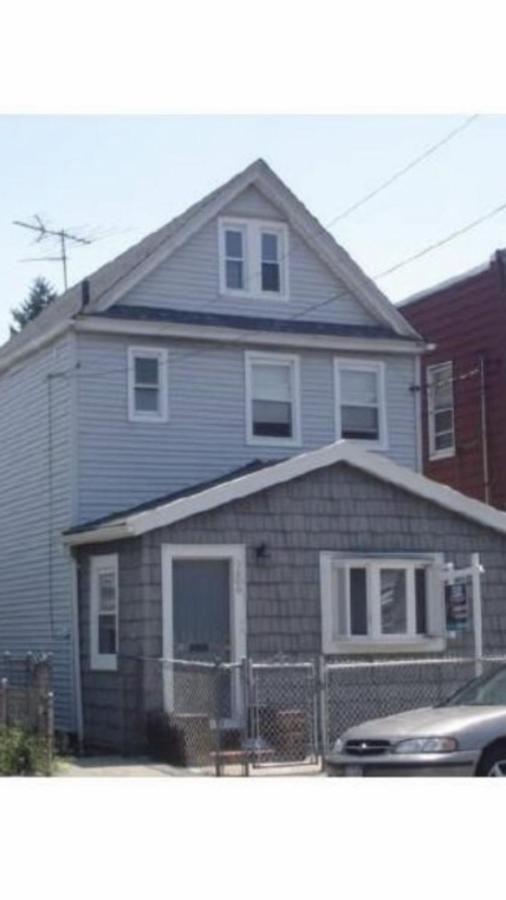 Homestay Brooklyn Blue House