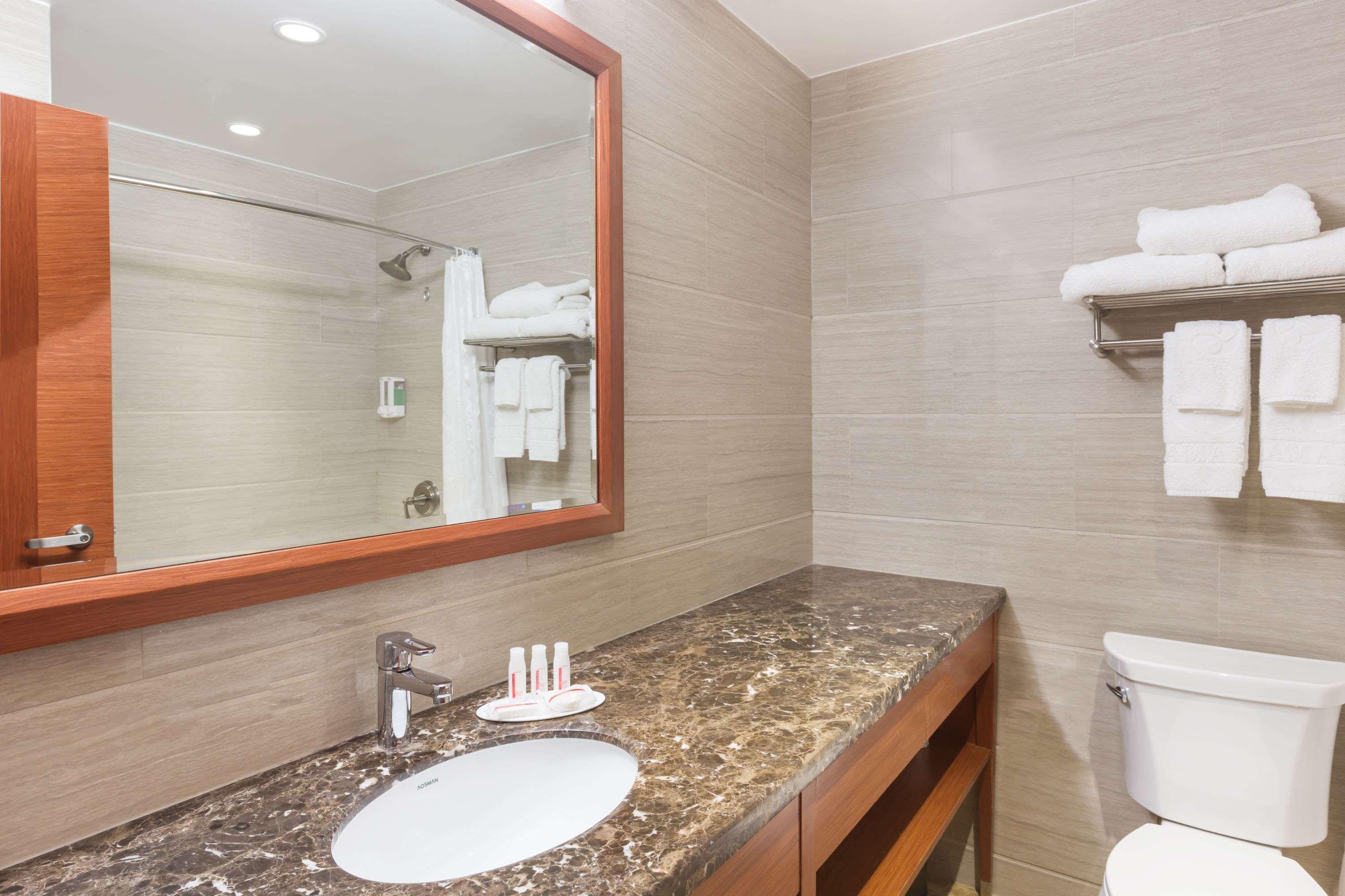 Ramada By Wyndham Flushing Queens Hotel