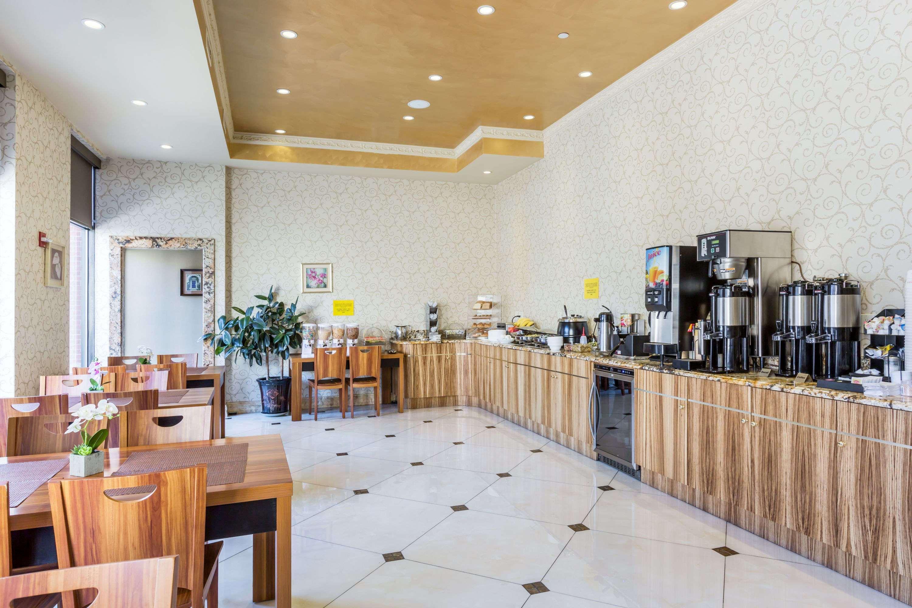 Ramada By Wyndham Flushing Queens 3*