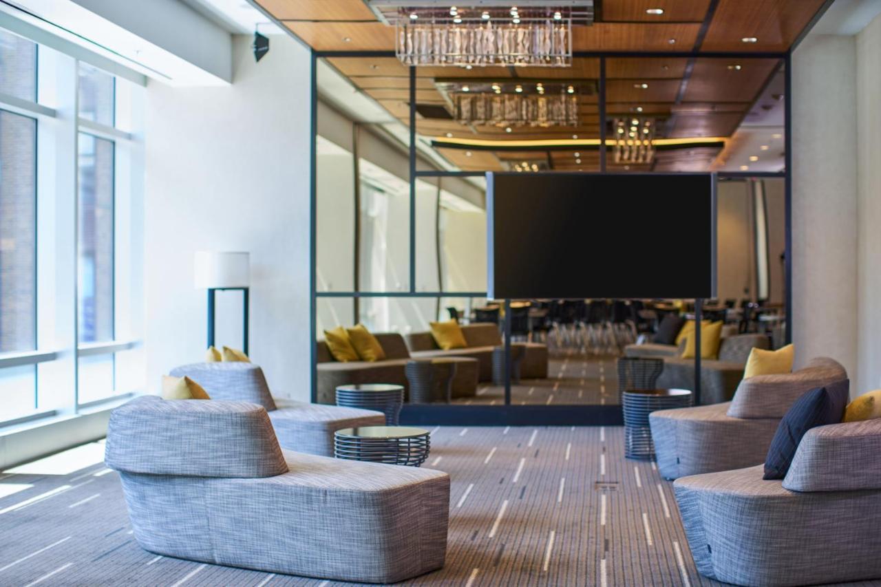 Renaissance Midtown Hotel 4*