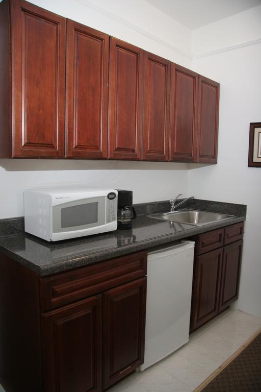 Imperial Court Hotel 2*