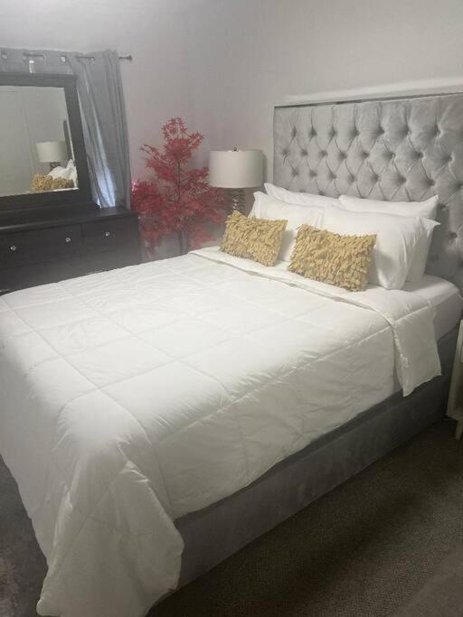 Cozy Lovely 2 Bedroom Apt, 5 Mins From Jfk * Nova York