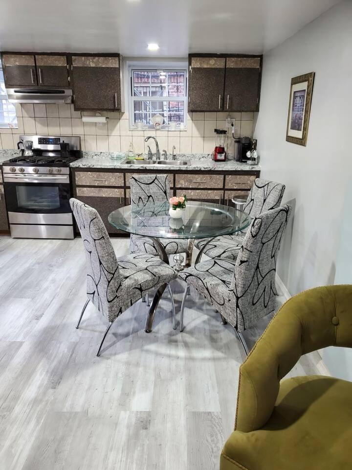 Apartamento Lovely 2 Bedroom With 2 Entrance And Parking Nova York