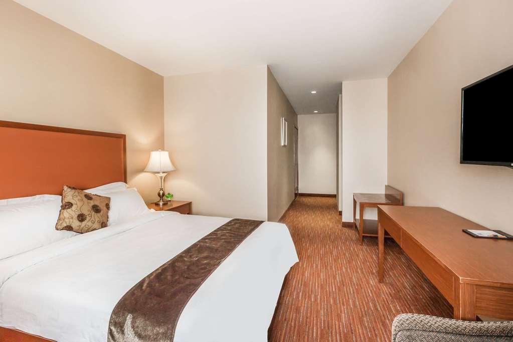 Ramada By Wyndham Flushing Queens 3*