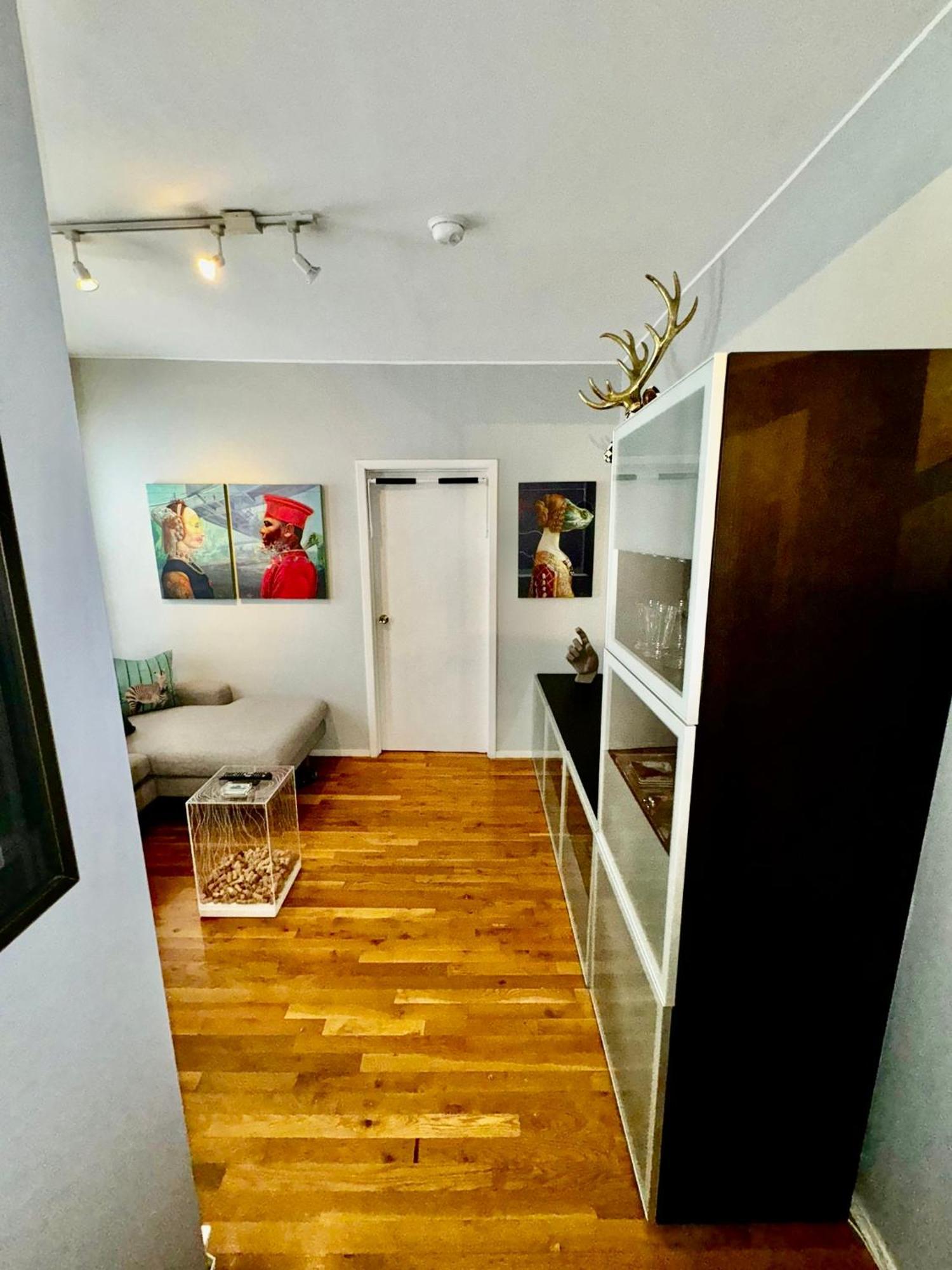 Apartment Amazing Ground Floor 2 Bedrooms In Nyc Subway Crossing The Street And One Station To Manhattan
