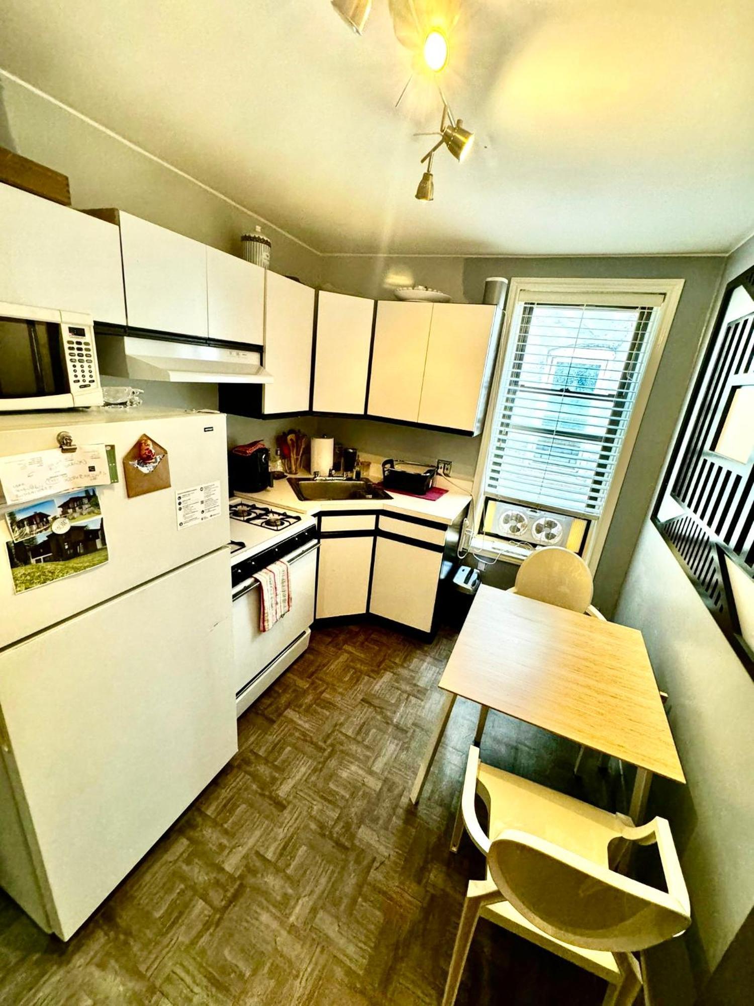 Apartment Amazing Ground Floor 2 Bedrooms In Nyc Subway Crossing The Street And One Station To Manhattan *