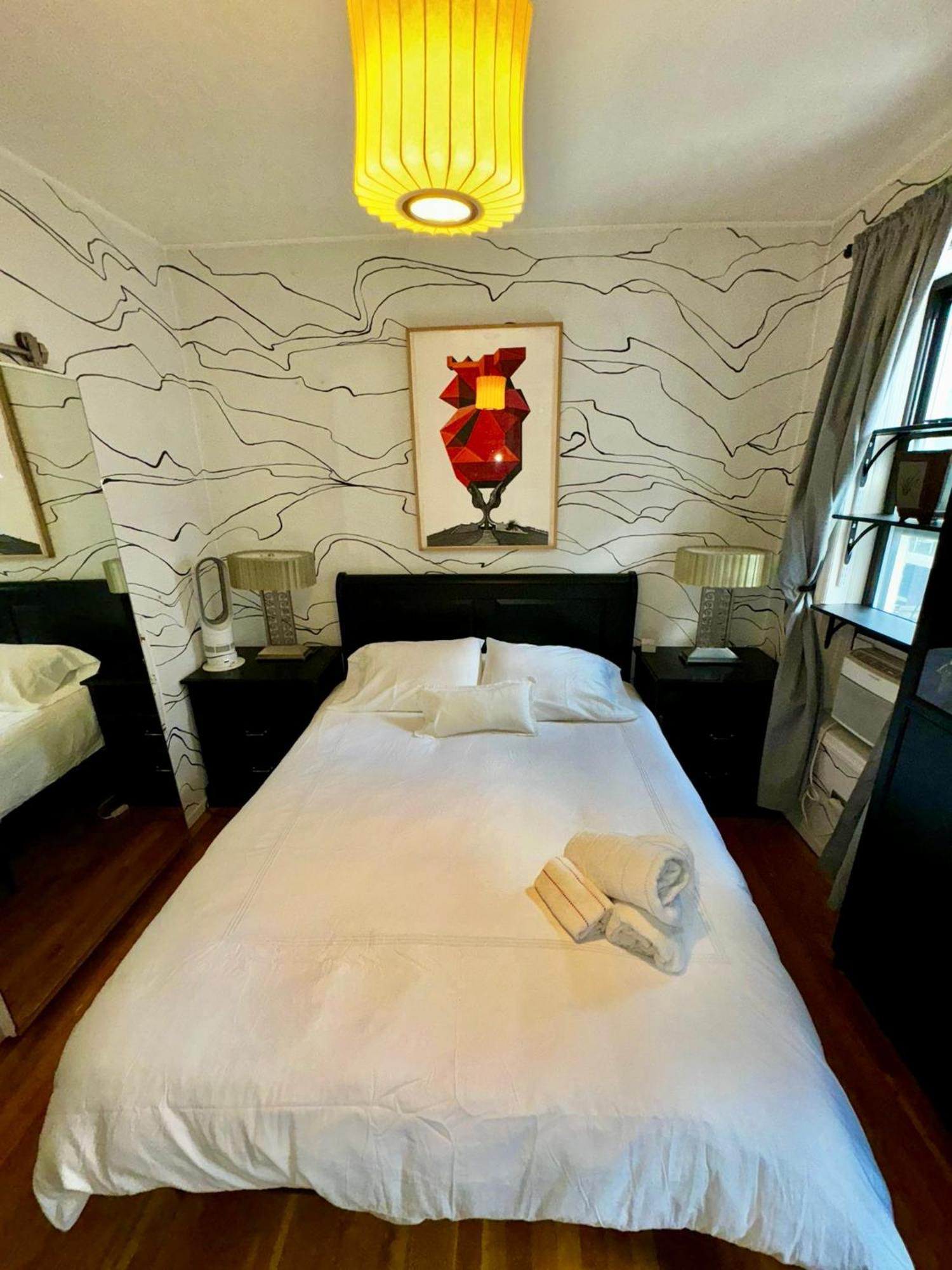 Apartment Amazing Ground Floor 2 Bedrooms In Nyc Subway Crossing The Street And One Station To Manhattan New York