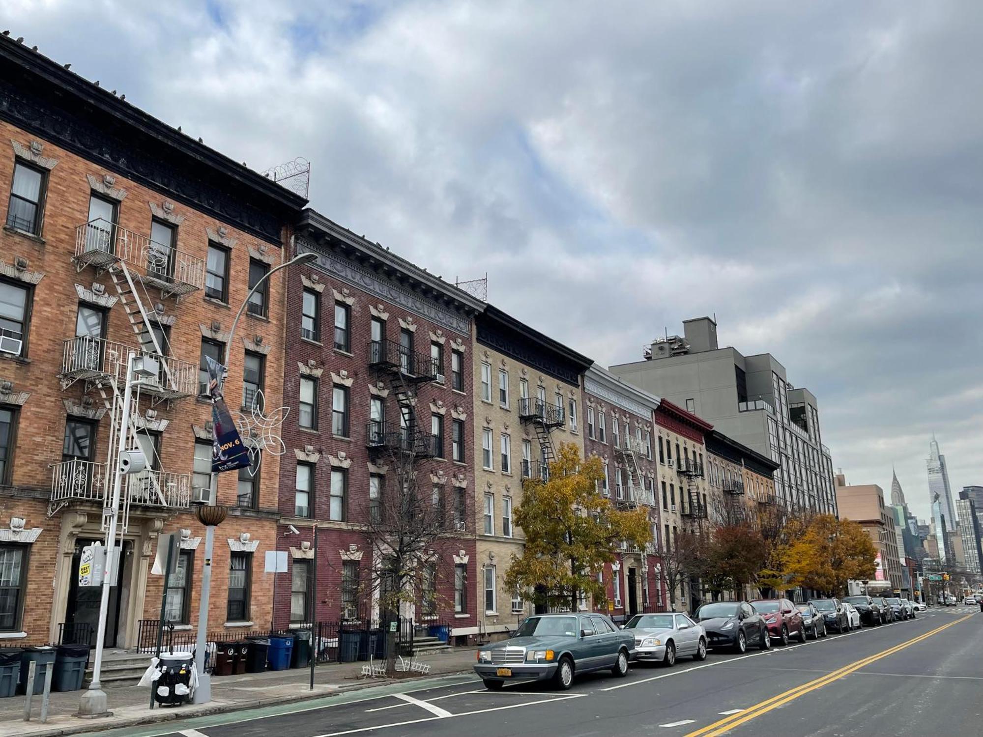 Apartment Amazing Ground Floor 2 Bedrooms In Nyc Subway Crossing The Street And One Station To Manhattan New York