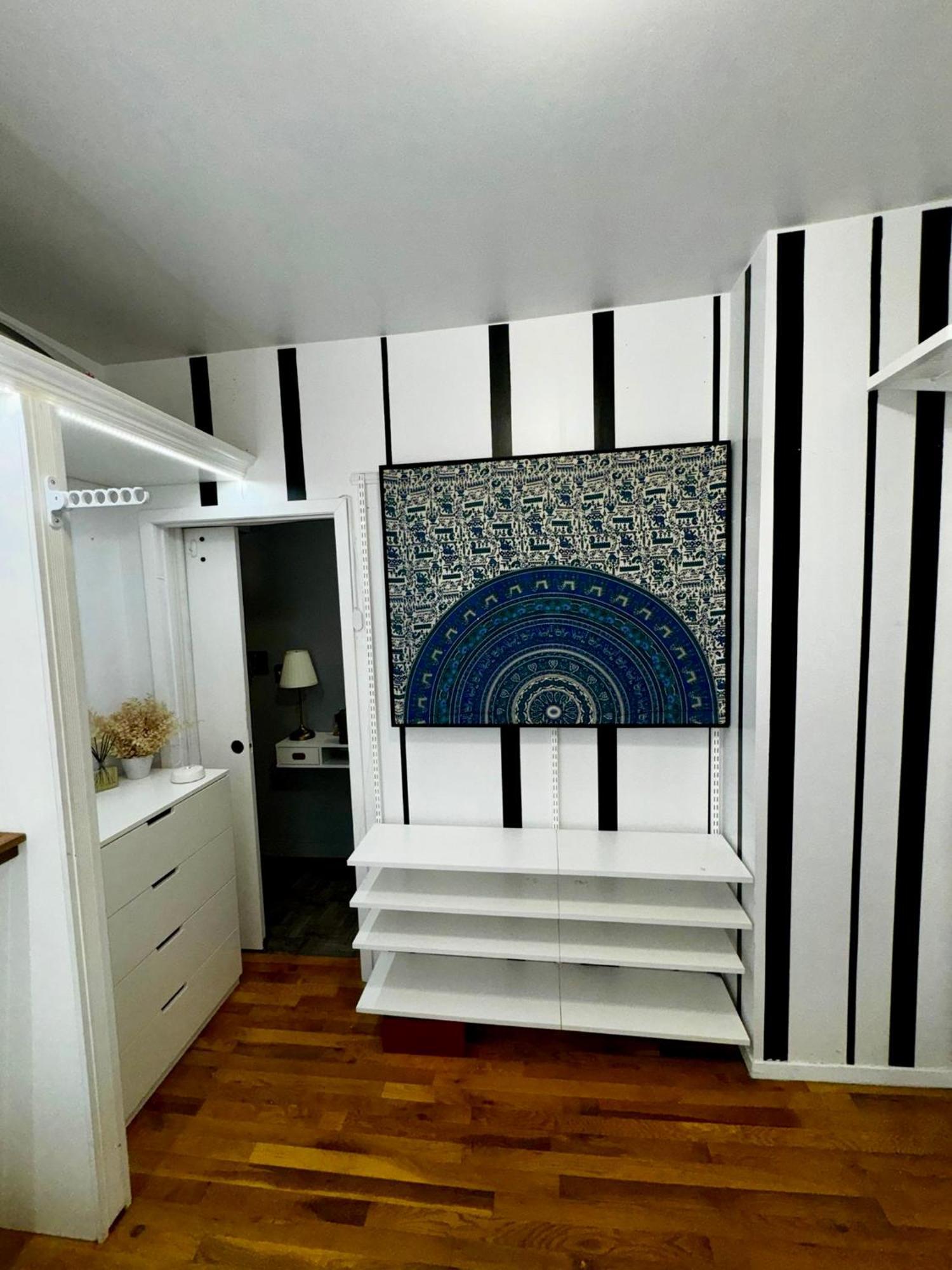Amazing Ground Floor 2 Bedrooms In Nyc Subway Crossing The Street And One Station To Manhattan