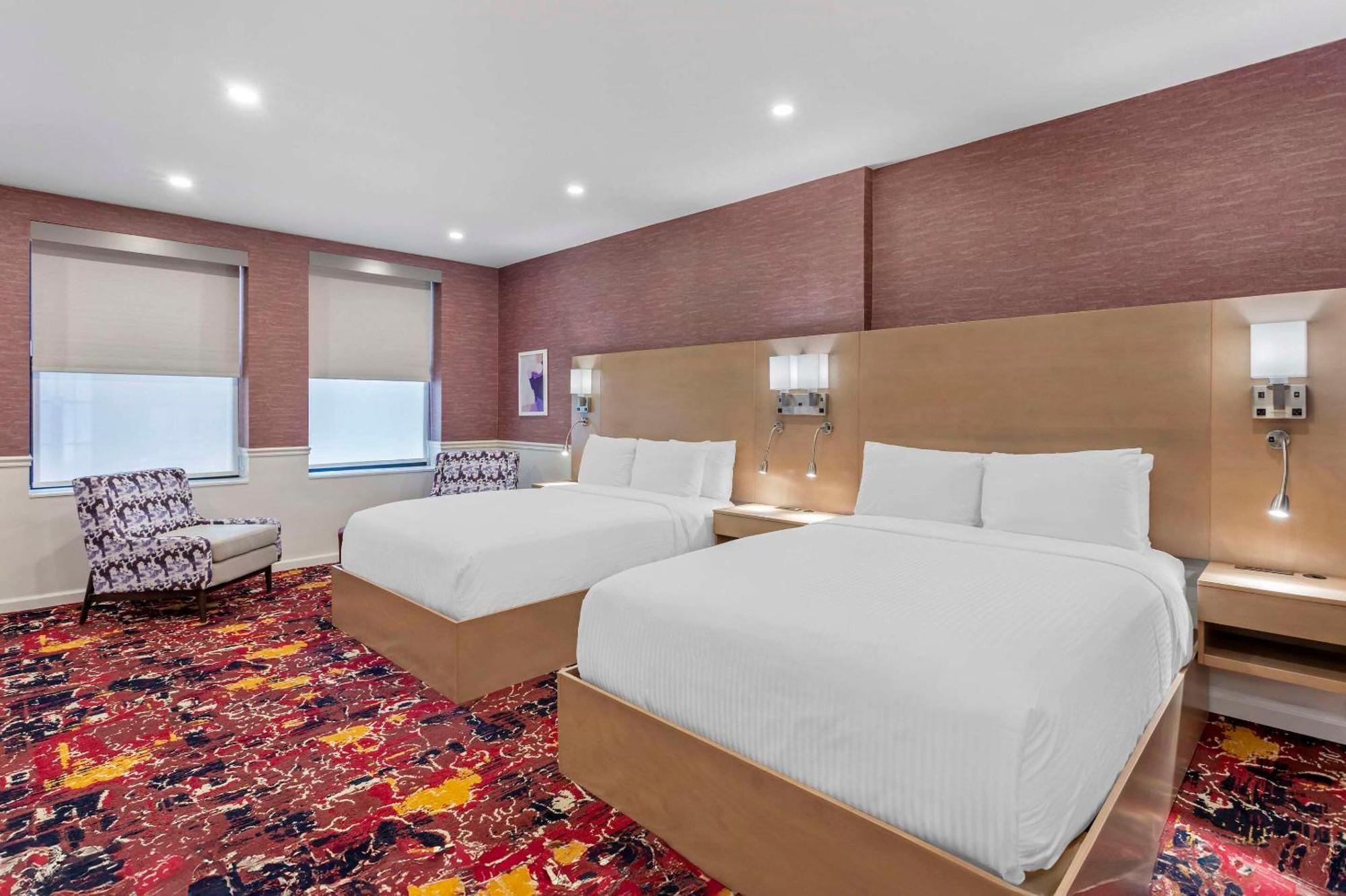 The Mayfair Times Square, Ascend Collection Hotel 3*