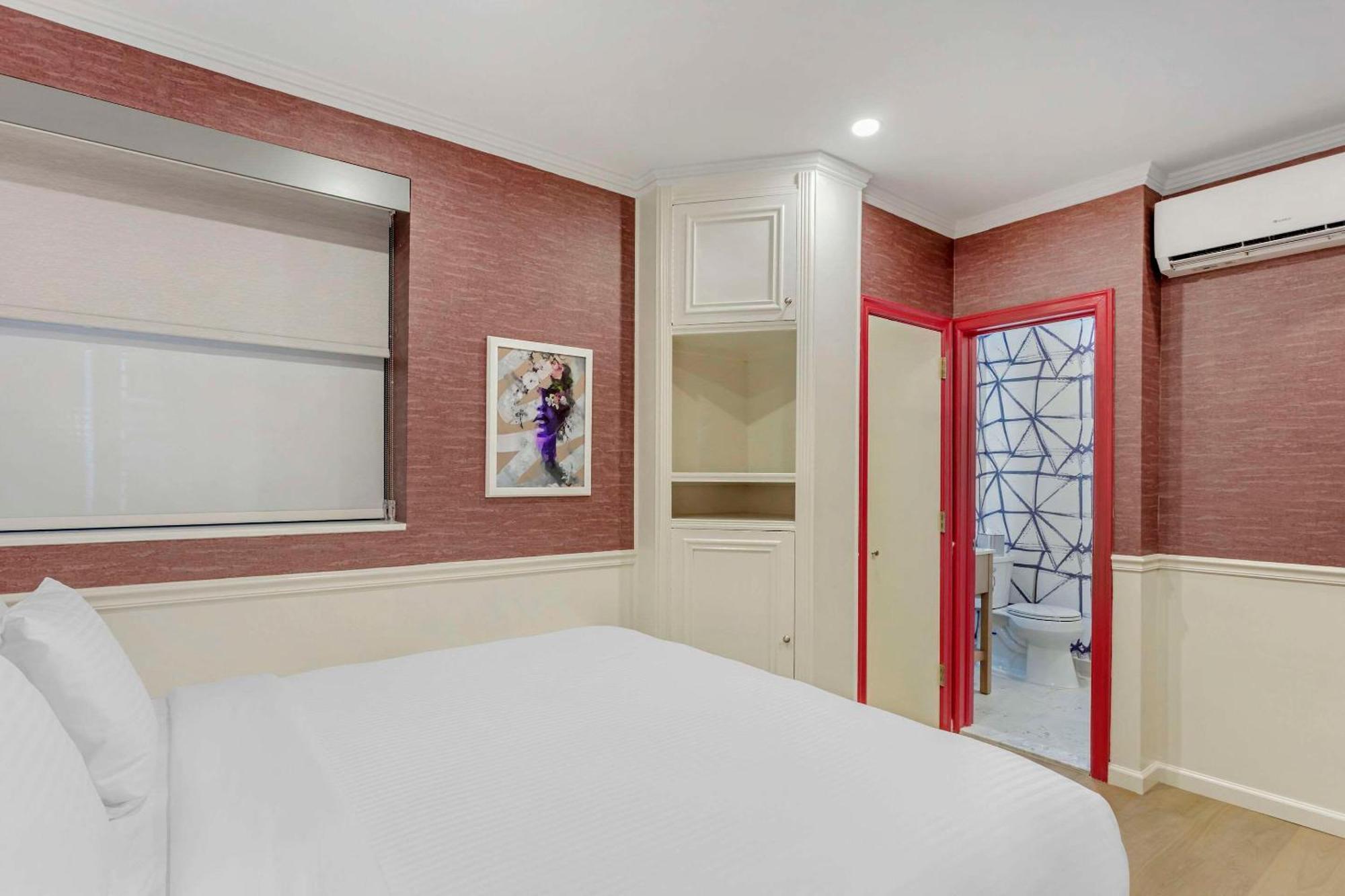 The Mayfair Times Square, Ascend Collection Hotel