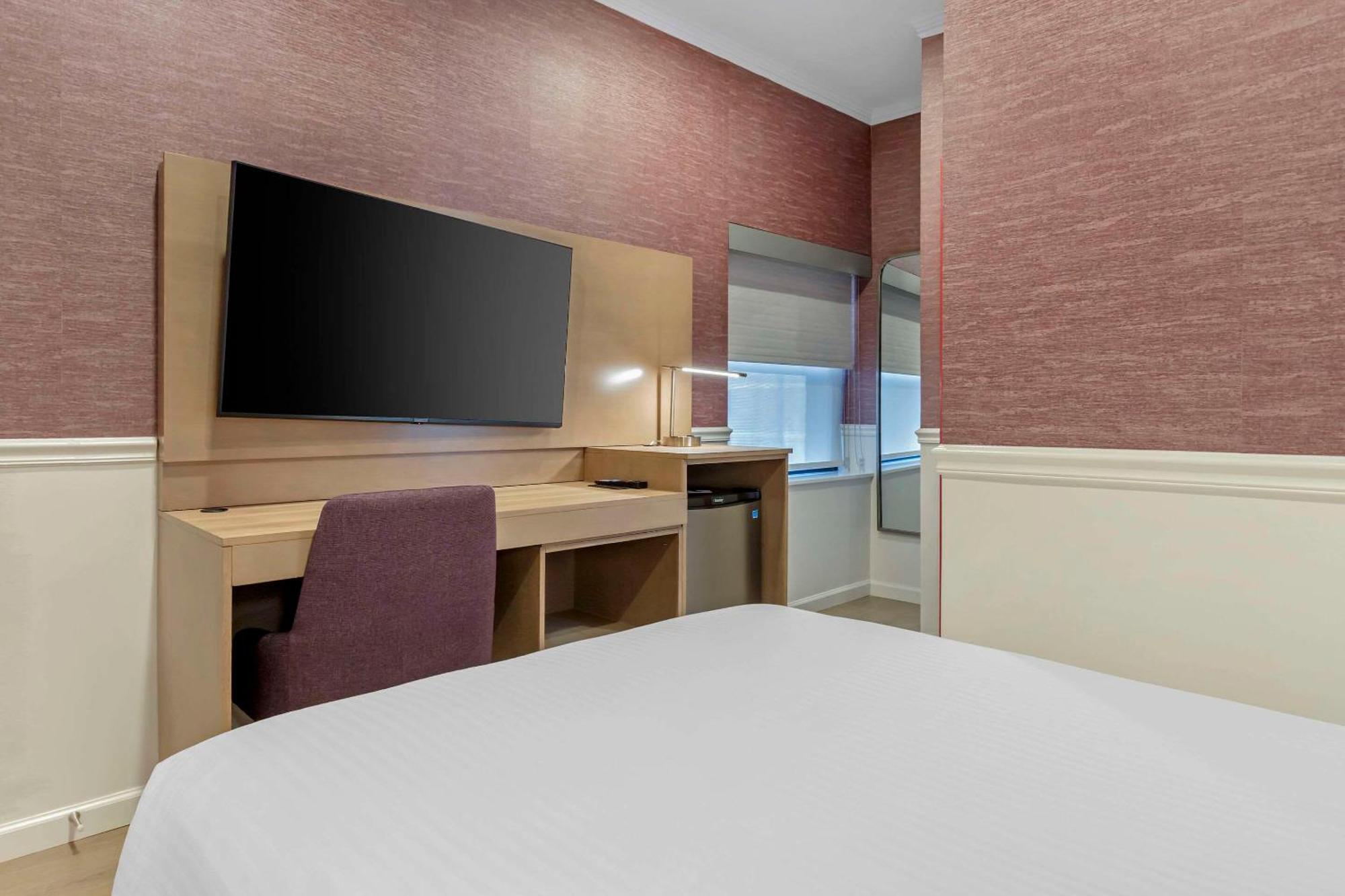 The Mayfair Times Square, Ascend Collection Hotel 3*