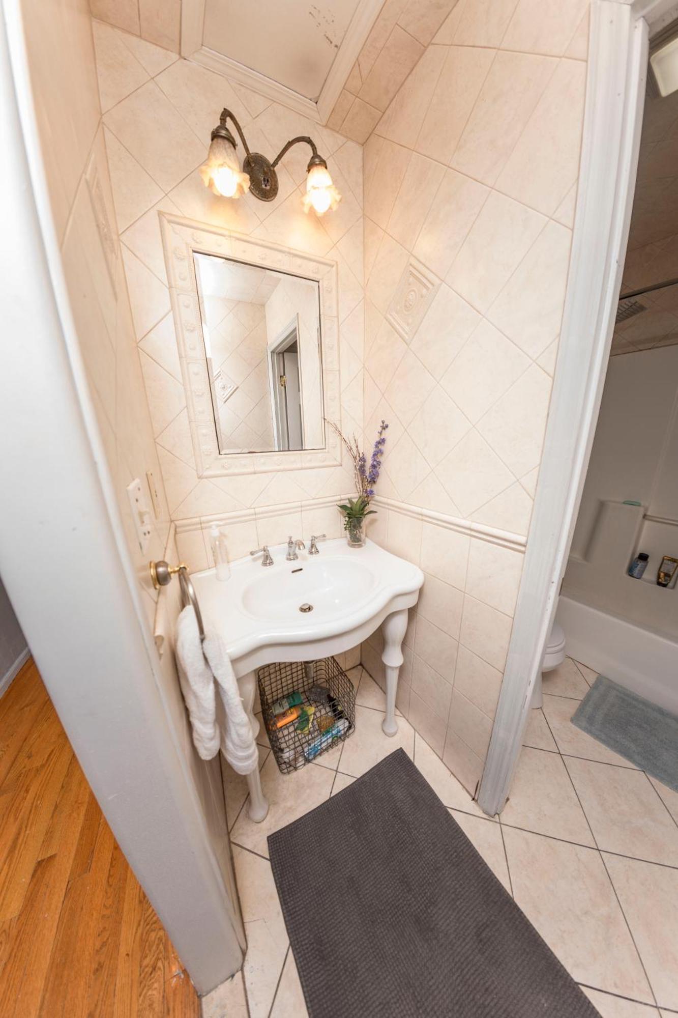 Ground Floor Williamsburg Private Bedroom Near Subway Hospedagem domiciliar *