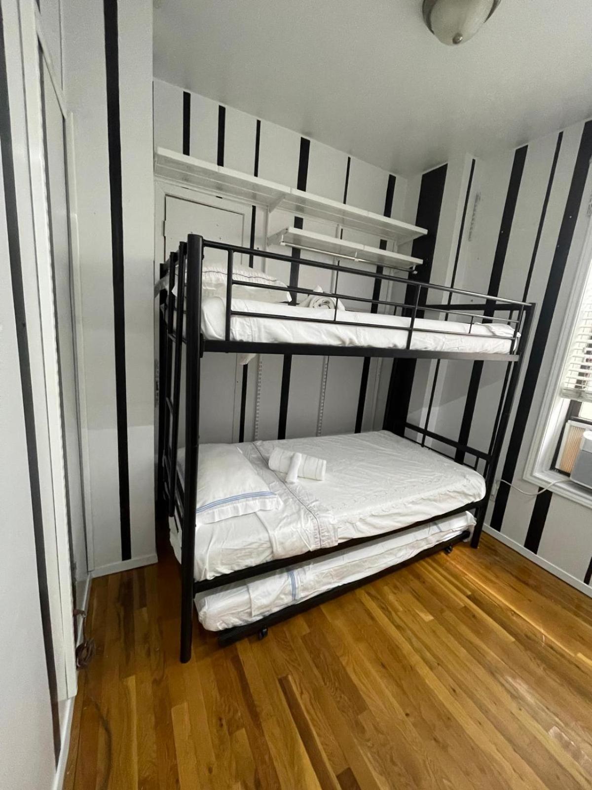 Amazing Ground Floor 2 Bedrooms In Nyc Subway Crossing The Street And One Station To Manhattan Apartment