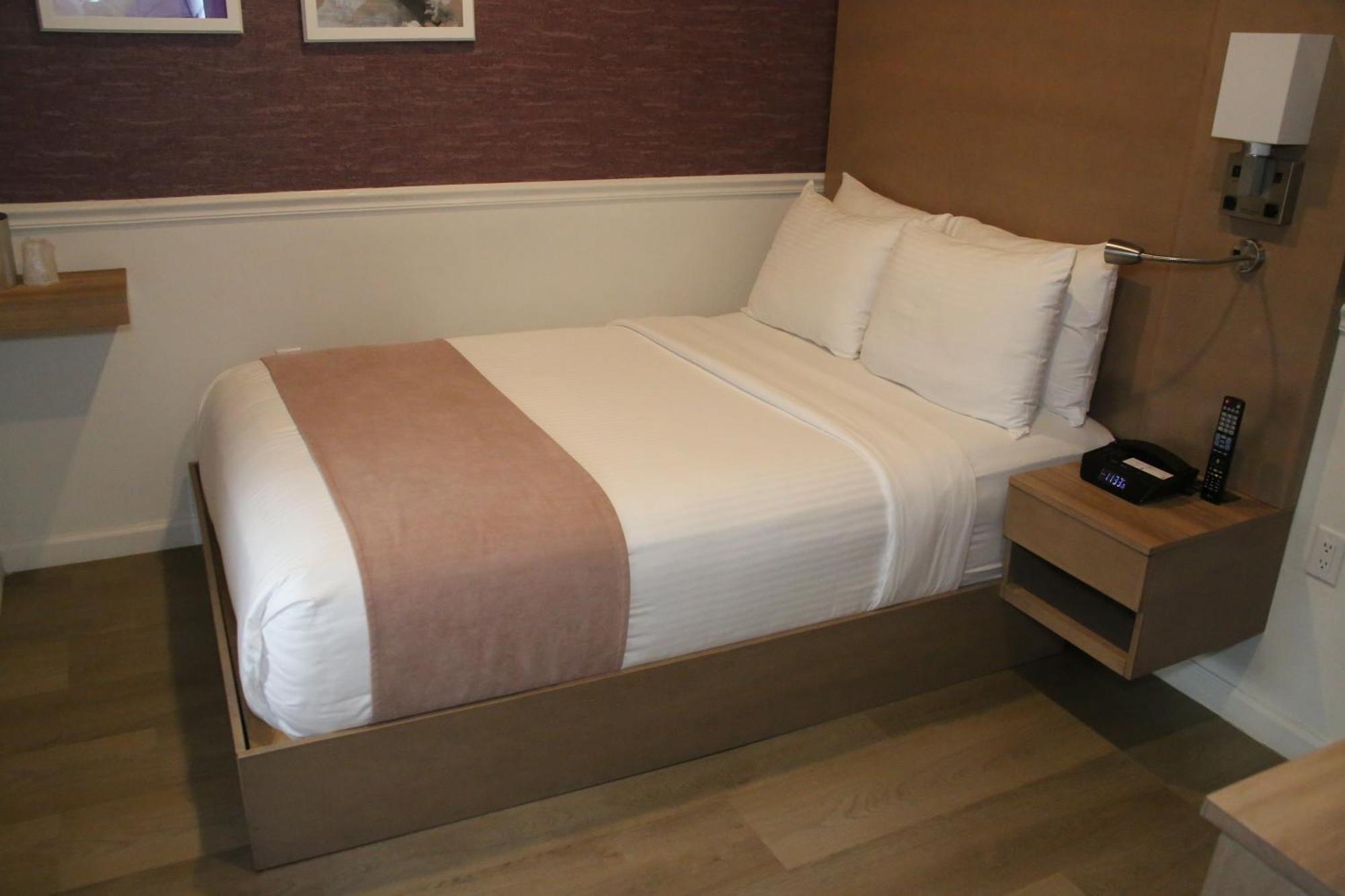 The Mayfair Times Square, Ascend Collection Hotel 3*