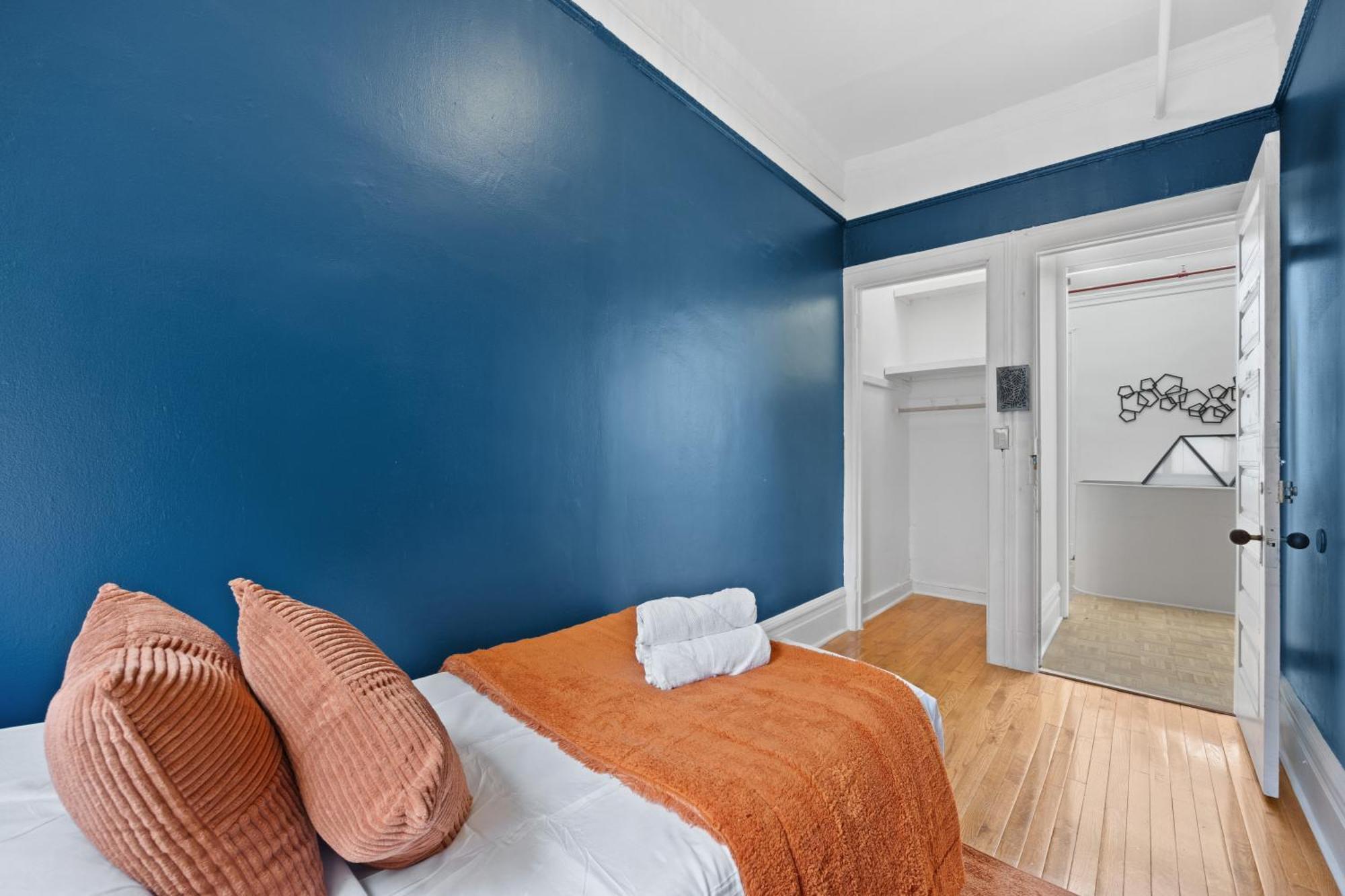 Casa de férias Artful 3 Bdr And Private Patio Near Subway And Stadium At 