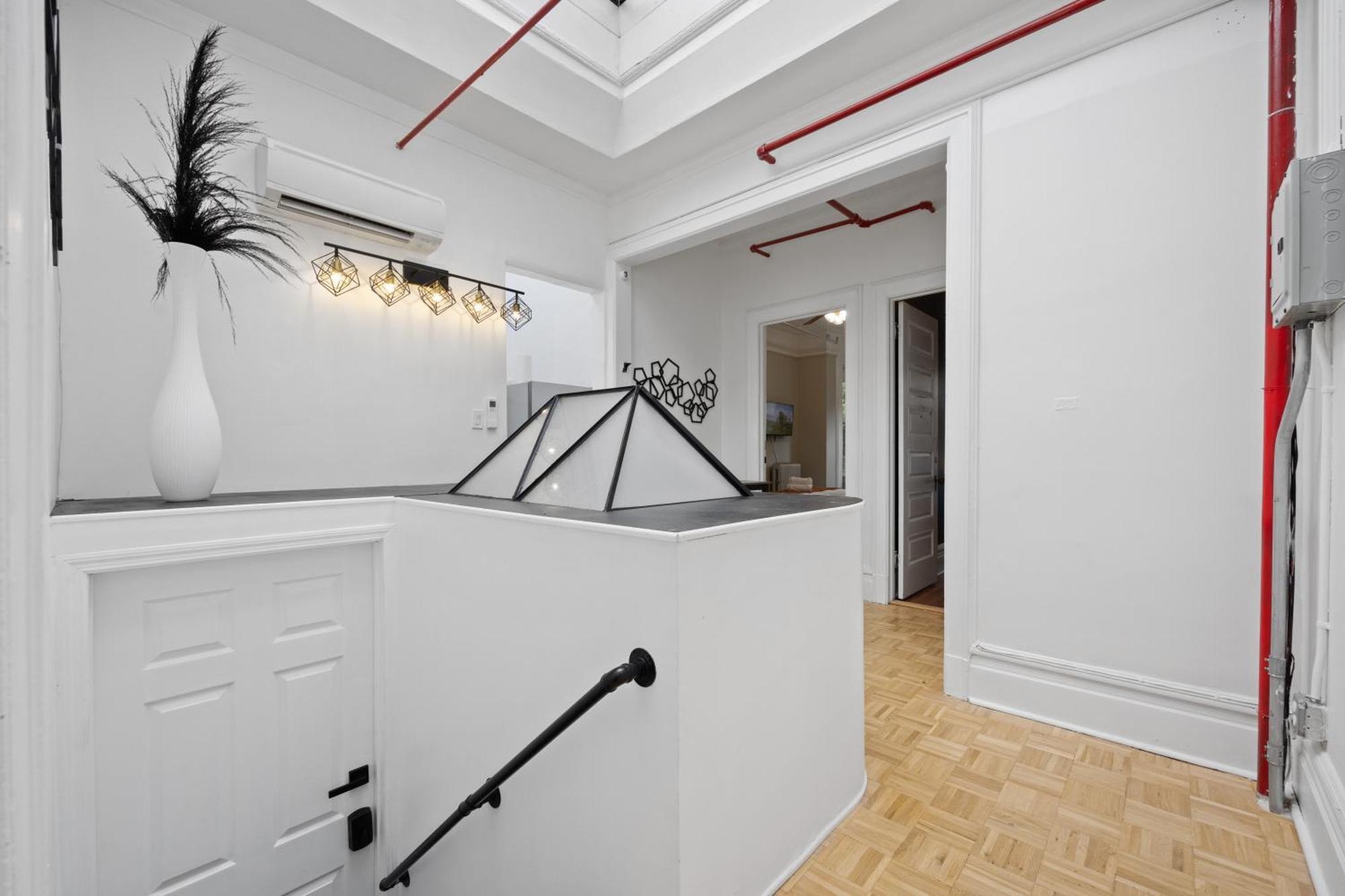 Casa de férias Artful 3 Bdr And Private Patio Near Subway And Stadium At 
