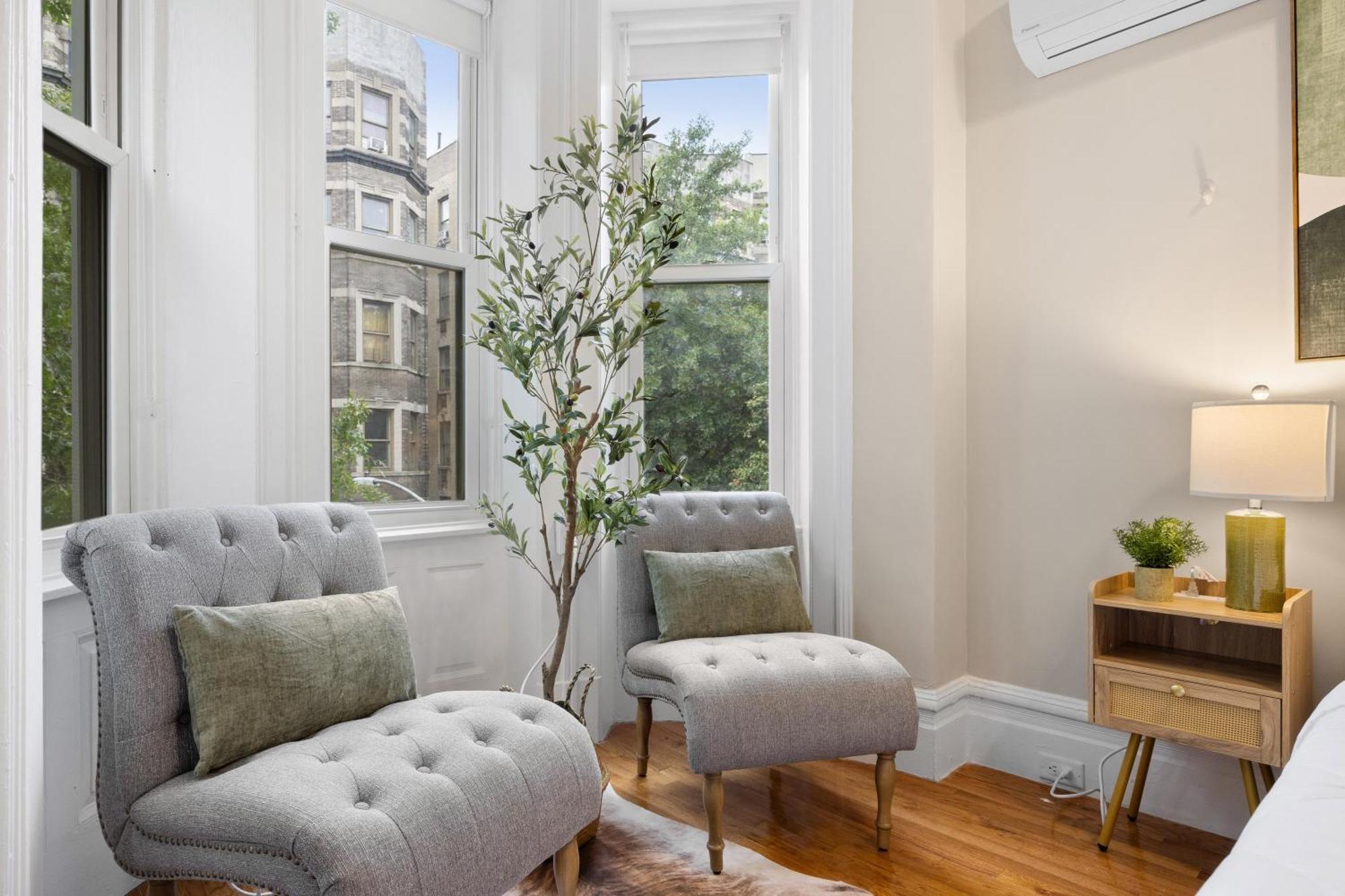 Casa de férias Artful 3 Bdr And Private Patio Near Subway And Stadium At 