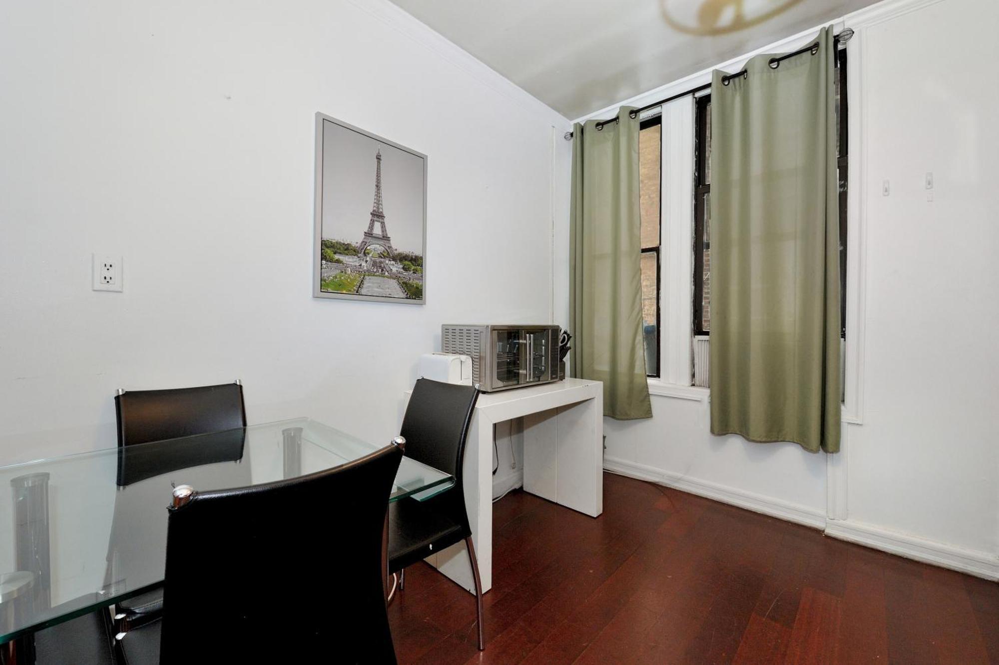 Charming 2br Near Times Square Apartment New York