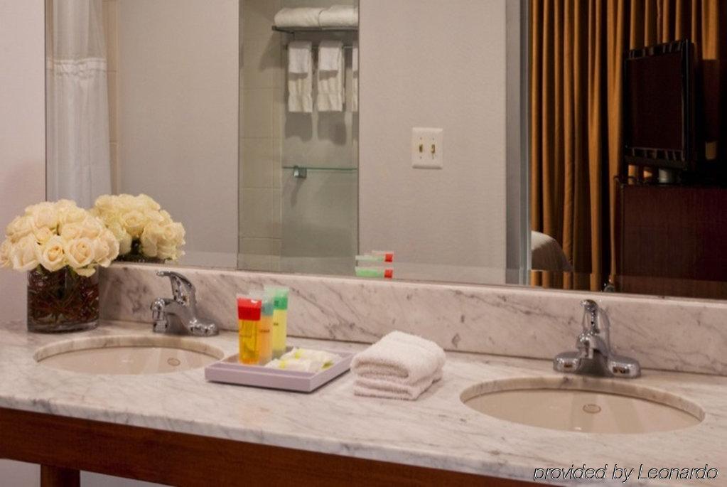 The Chelsean Hotel 3*