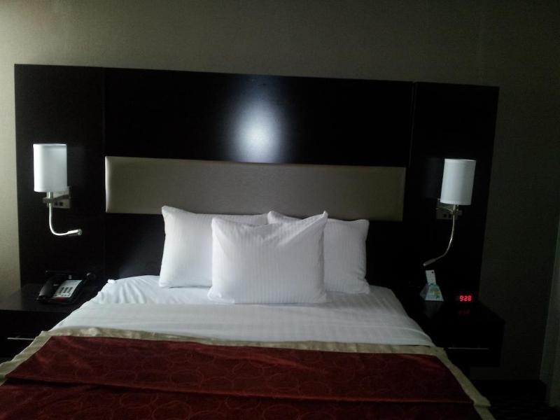 Hotel Howard Johnson By Wyndham Jamaica Ny Near Airtrain Jfk Nova York
