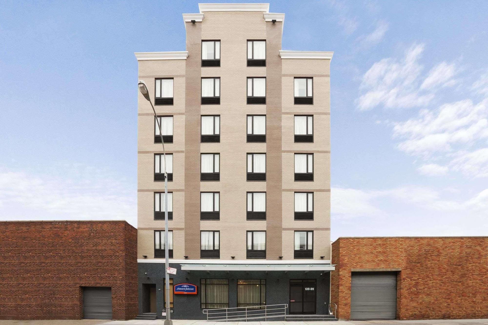 Hotel Howard Johnson By Wyndham Jamaica Ny Near Airtrain Jfk Nova York