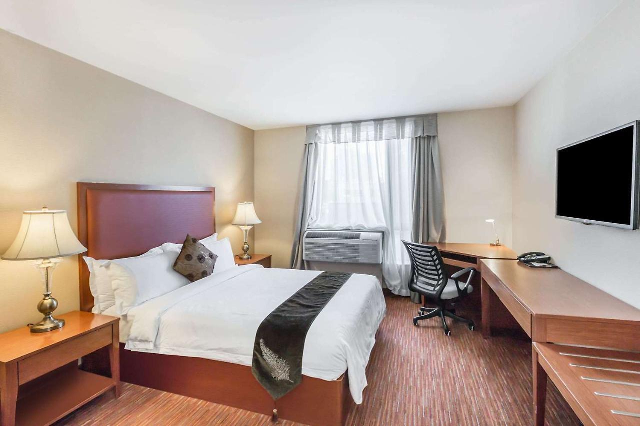 Ramada By Wyndham Flushing Queens