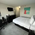 Travelodge By Wyndham Queens