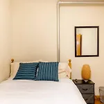 2 Bedroom King Bed Apartment