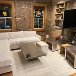 Tribecca Modern Brickwal 3Br 2Ba