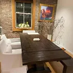 Tribecca Modern Brickwal 3Br 2Ba