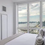 Luxx 2 Bed 1,5 Bath Apt Midtown