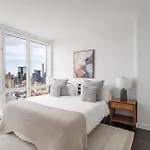 Luxx 2 Bed 1,5 Bath Apt Midtown