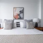 Luxx 2 Bed 1,5 Bath Apt Midtown