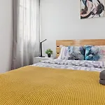 Prime Manhattan Location Family Friendly 2Br
