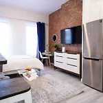 240-14 New Studio Prime Location W&D In Unit