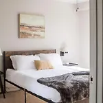 East Side 2Br 2 Bath Marvel